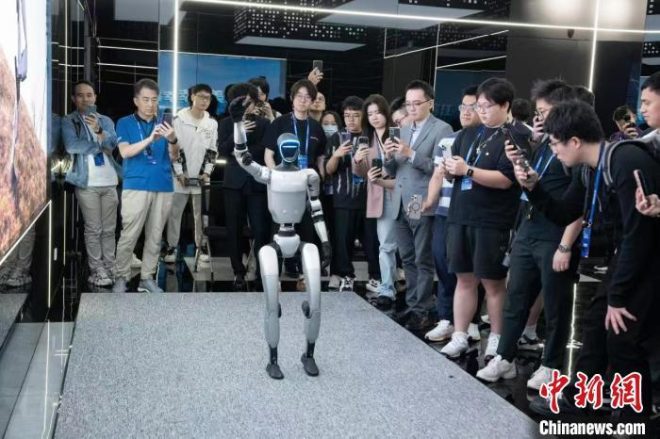 8月經濟運行五大亮點揭示未來趨勢！ —  國民經濟運行趨勢, 高質量發展指標, 中國經濟數據分析