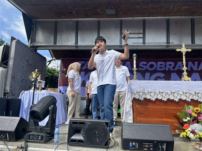 Actor Elijah Canlas Accuses Corrupt Politicians of Being "Best Actors" at People Power Monument Rally! —  Elijah Canlas rally appearance, Political corruption speech, People Power Monument event