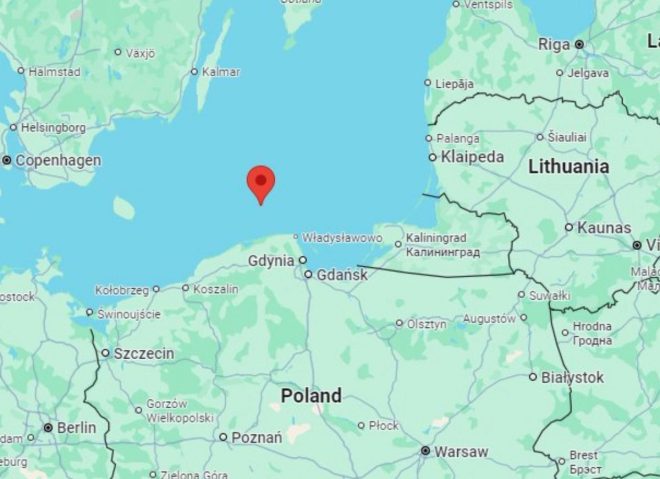BREAKING: Russian Fighter Jets Violate Safety Zone, Perform Low Pass Over Polish Oil Platform - Tensions Rise in Baltic Sea — Russian military violation, Baltic Sea incident, Petrobaltic platform alert