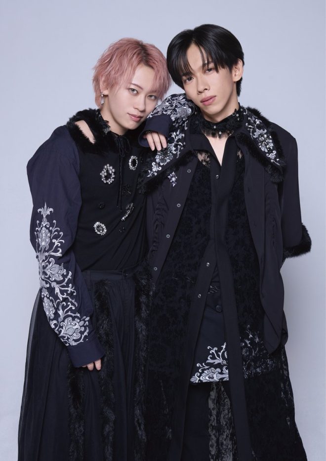 "Controversial Men's Unit Duo 超特急リョウガ＆シューヤ on Cover✨️ Revealing Private Lives and Messages to 8号車💌草川拓弥 also Makes an Appearance💚 #BreakingNews" —  
Ryoga & Shuya Men's Unit Cover Shoot
Private Moments of Ryoga and Shuya
Grasshopper Takuya Appearance