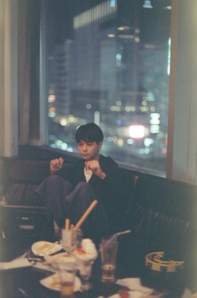 "Controversial New Photo Book 'A Bird on Tiptoe' by Satoshi Katsuragi Sparks Debate 🕊 Apply for Talk Event Now!" —  Sato Katsurio 1st photo book, A Bird on Tiptoe, Angelic 🕊, Talk event registration, Tsutaya bookstore website