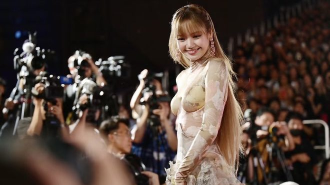 "Is LISA the Future of Fashion? Bvlgari Sparks Outrage!" —  Captivating Style, Glamour Unleashed, Iconic Fashion Moments
