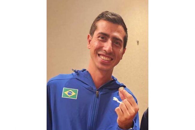 Lost Wedding Ring Found and Returned Just Before Returning Home - Heartwarming Miracle or Suspicious Coincidence? 🤔💍 —
Marriage ring lost during race, miracle return to own finger
Brazilian racer receives lost ring wrapped in origami
Emotional reunion with lost wedding ring on return home