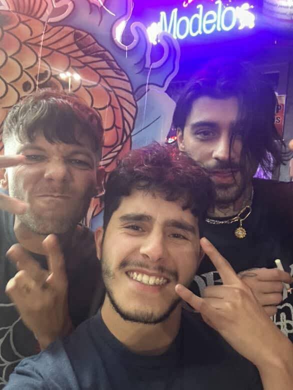 Louis & Zayn Spotted Together: A Fan's Shocking Revelation! — Louis Tomlinson Zayn Malik reunion, One Direction members fan encounter, celebrity meet and greet 2025