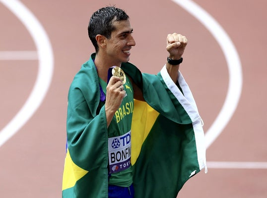 Marriage ring lost during race found, person watching TV contacts - Controversy ensues as ring's owner awaits delivery. —
Lost wedding ring found during race, returned by TV viewer
Wedding ring discovered during race, returned via mail
Race participant reunited with lost wedding ring