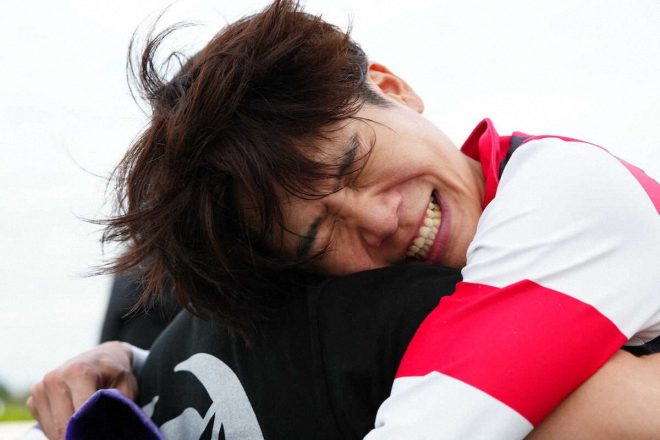 "Miura Kosuke wins first victory in 127th attempt, fans ecstatic. Wife Hoshino Aki also trending" —  
Male Tears Triumph
Emotional Victory Miura Kosuke
Hoshino Aki Trending Icon