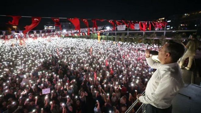 Özgür Özel'in Kadıköy Mitingi: Birleşen Güçler! —  Озгюр Озель, митинг в Кадыкёе, оппозиция в Турции