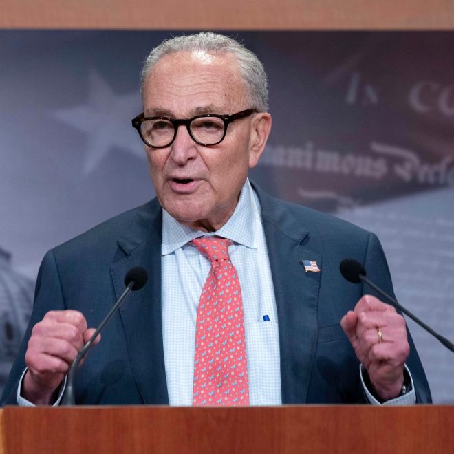 Schumer vs. Trump: Congress's Battle Over Portland Troops! —  Chuck Schumer Trump response, Antifa protests Portland news, Democrats Congress opposition 2025