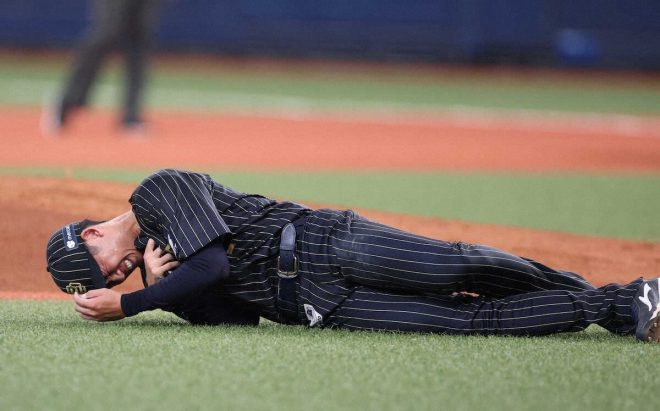 Shocking Incident: Orix's Sogaya Hit by Broken Bat, Carried Off on Stretcher - What Really Happened? —  Orix Sotani broken bat, Softbank Haino incident, stretcher evacuation