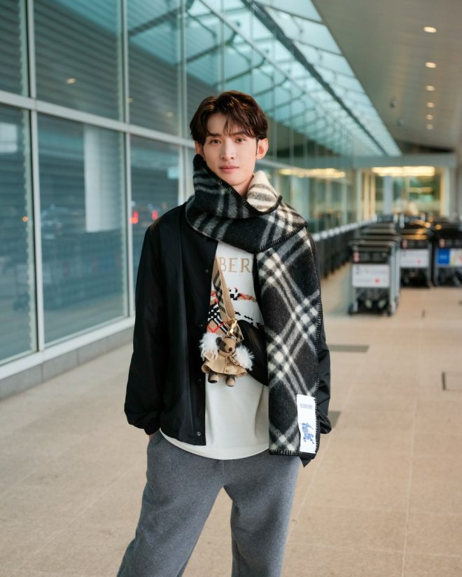 Snow Man's Yosuke Mukai sparks controversy as he departs for London wearing Burberry 2026 Spring/Summer Collection - Trend News Caster! #YosukeMukai #SnowMan #Burberry — Snow Man London departure, Burberry 2026 spring summer collection, Haneda Airport appearance
Japanese idol Snow Man, Burberry fashion show, Trend News Caster
Koji Mukai Snow Man, Burberry London show, Haneda Airport fashion event