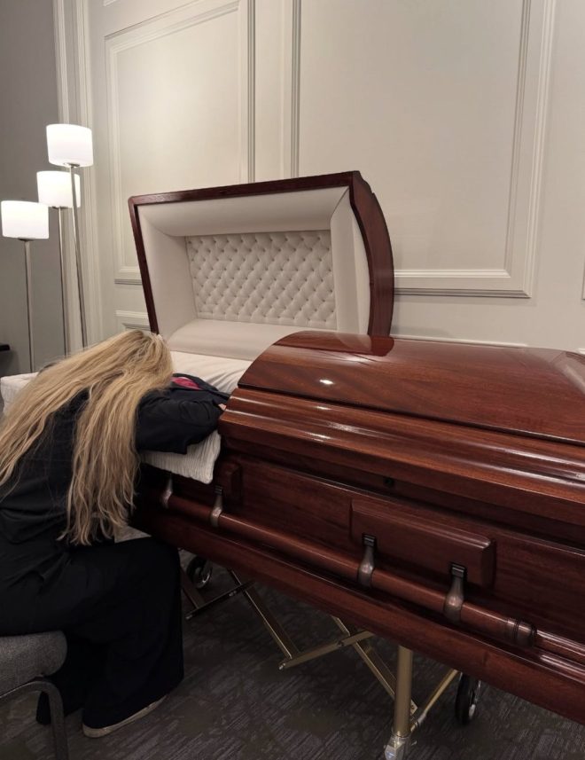 This Heartbreaking Photo on 𝕏 Sparks Outrage! Why Charlie Kirk?  —  heartbreaking moments on social media, emotional images trending 2025, must-see photos that evoke feelings