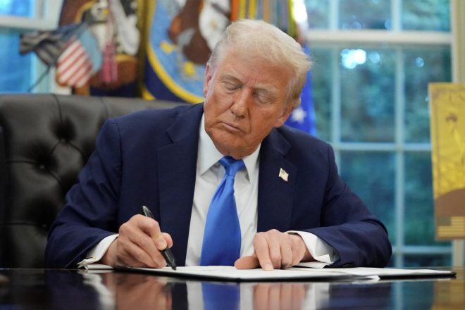 "Trump to Declare Antifa Terrorists, Puts Financial Supporters on Notice - Immediate Arrests Expected!" —
Executive order on domestic terror
Antifa designated as terror organization
Bankrolling terrorist arrests