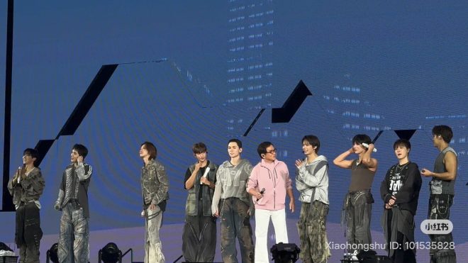 Wen Junhui Shocks Fans by Inviting Jackie Chan on Stage! —  Wen Junhui performances, Seventeen Jackie Chan tribute, 2025 K-pop stage events