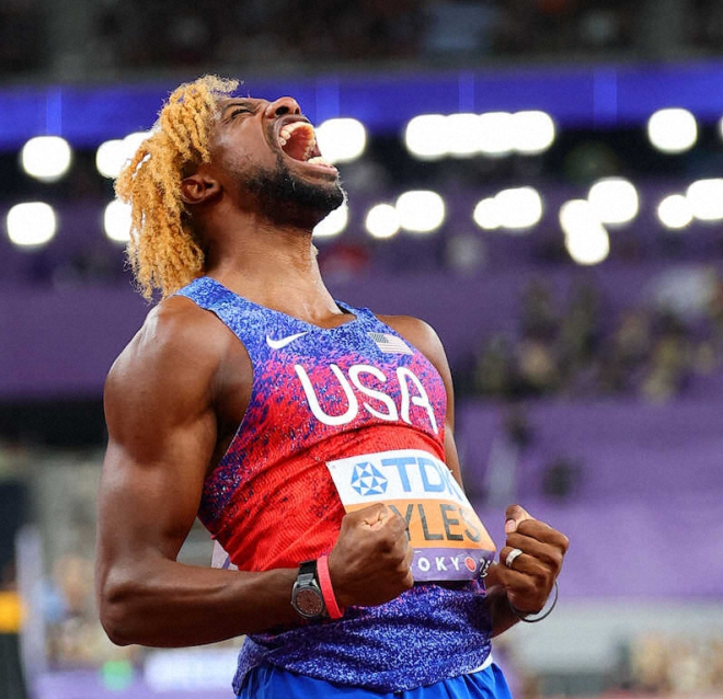 "World Athletics: Noah Lyles Achieves 4-Peat Like Usain Bolt! Controversial 'Dragon Ball' Pose Stuns Crowd!" —  Noah Lyles 4-peat victory, World Championships 200m final, Dragon Ball pose celebration
Athletics history, Noah Lyles triumph, Usain Bolt record, 200m final excitement
Lyles 4-time champion, World Championships success, sprinting legend celebration