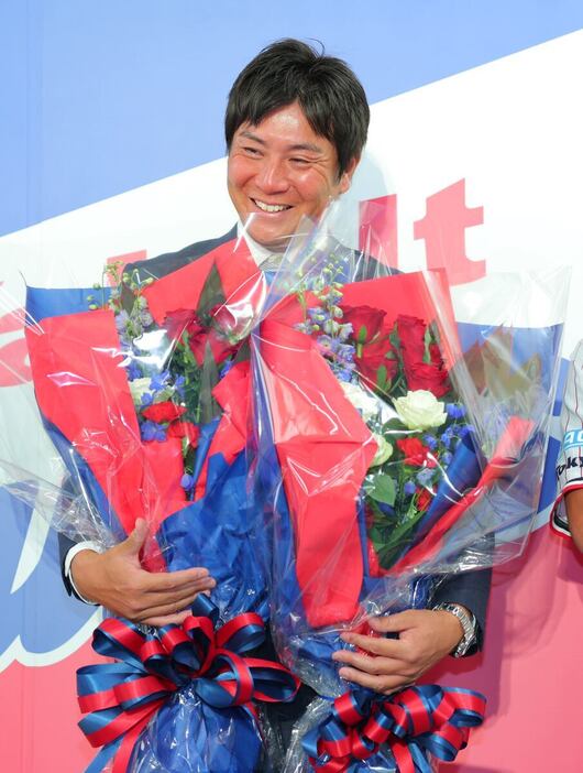 "Yakult's Kawabata to Retire in Controversial Opening Game Ceremony - Shocking Details Revealed!" —  ヤクルト・川端慎吾引退イベント, 2025年プロ野球引退試合, オープン戦セレモニー開催