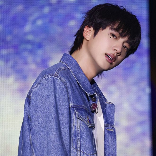 "BTS' JIN Causes Stir by Attending Gucci Women's SS26 Collection in Milan - Fans Divided!"
— JINxMilanFashion, GucciSS26Event, JINinItalyFashionWeek