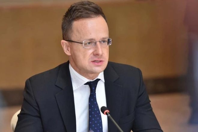 "Глава Европы хочет сделать селфи с президентом Азербайджана! Что за событие?" — Европейские политики, визит президента Азербайджана, фотооперация
Дипломатические отношения, встреча лидеров, медиаобозрение
Международная дипломатия, фотосессия президента, политические новости