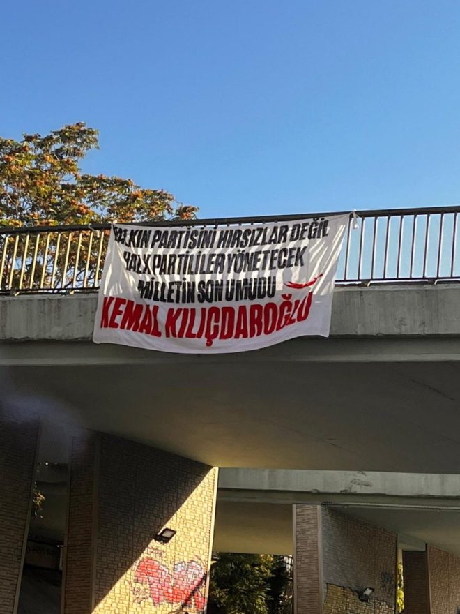 Кемал Кылычдароглу: народ против воров? — партия народа, Кемаль Кылычдароглу, протестные баннеры