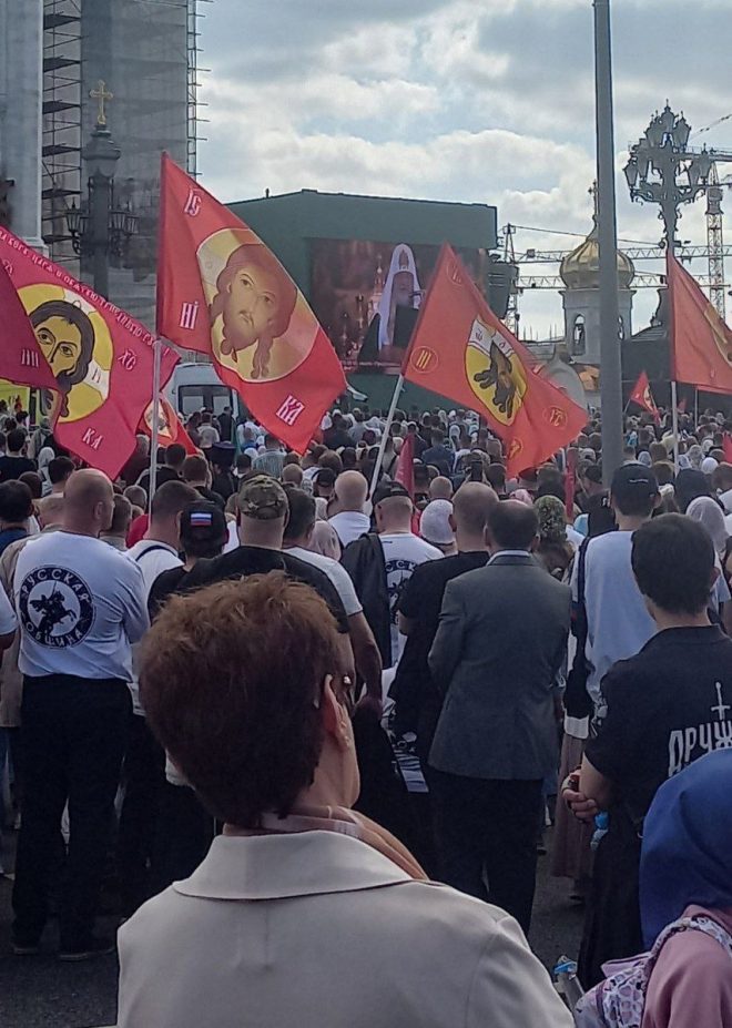 "Массовый крестный ход в Москве с патриархом Кириллом! Страсть и вера объединяют тысячи!" 🙏🔥 — Патриарх Кирилл, Православные Москва, Крестный ход 2025