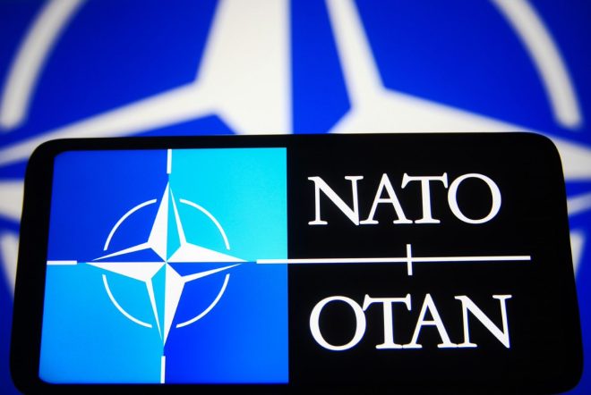 "Сенатор шокирует: США выходит из НАТО! Что дальше?" — Американский сенатор, выход США из НАТО, Майкл Ли
Политика США, международные отношения, обращение к НАТО
Майкл Ли, заявление в соцсетях, РИА Новости