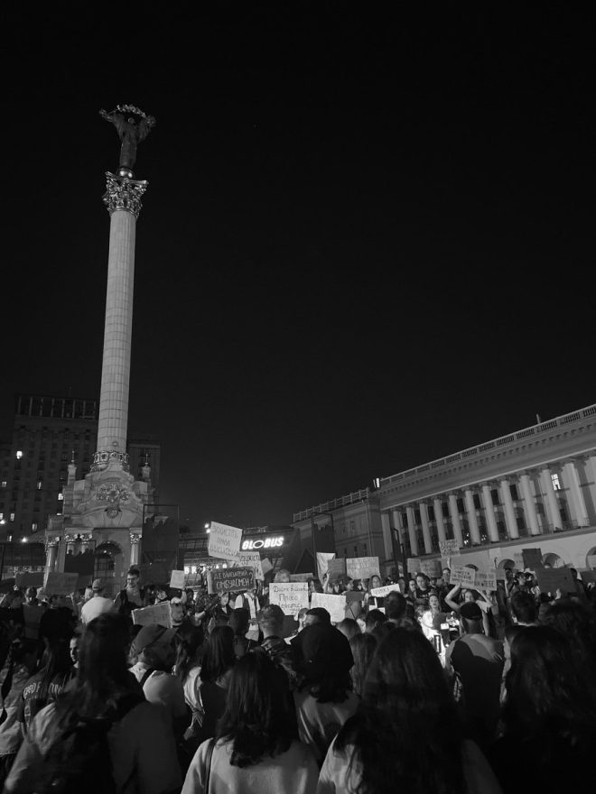 Чому вийти на вулицю під час війни - це небезпечно? —  недовольство общественными законами, безопасность в условиях войны, социальная ответственность граждан