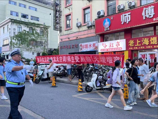 南昌学校炎热中暑，家长抗议为何无解？ —  学校抗议事件, 南昌炎热天气影响, 学生中暑危机