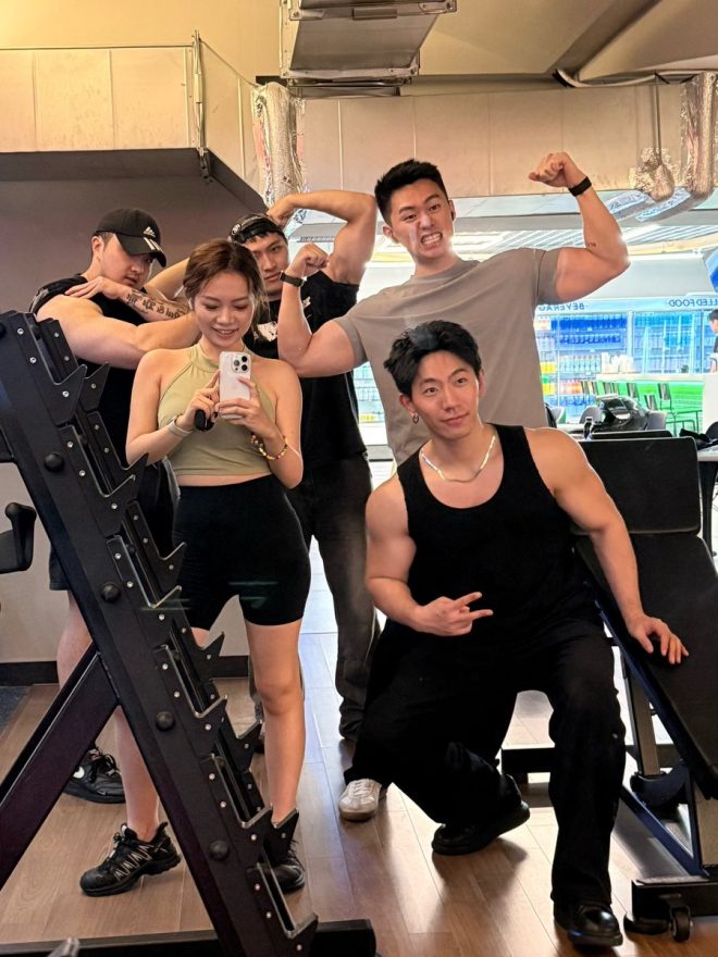 四个首尔男陪我健身，背后秘密竟然是？ —  健身陪练, 首尔男生, 女性健身趋势