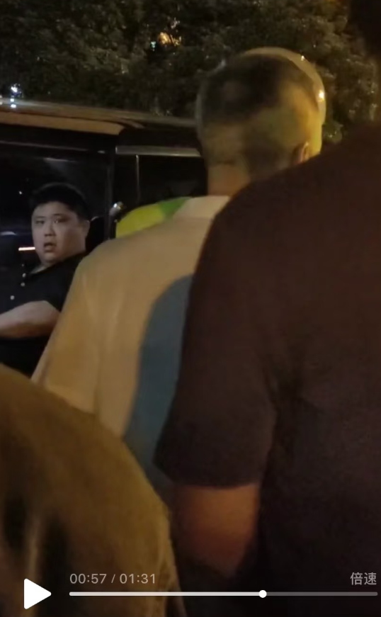 广州撞人事件背后的真相究竟是什么？ —  无差别袭击事件, 广州交通事故, 交警现场处理