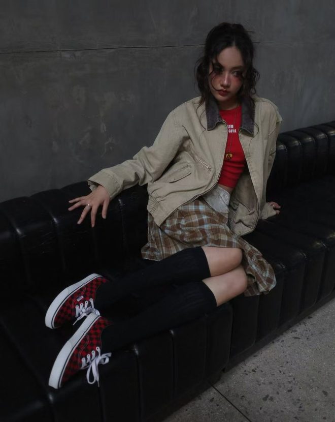 想知道Freen今天为何选择红色？
SAROCHA X VALENTINO COLLECTION
ValentinoAndVansxFreen —  WOW 想看到Freen今日造型, SAROCHA与VALENTINO联名, 红色时尚搭配2025