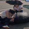 意外瞬间：陌生人如何展现人性光辉？ —  突发事件救助, 公共场所意外, 社会关怀与志愿服务