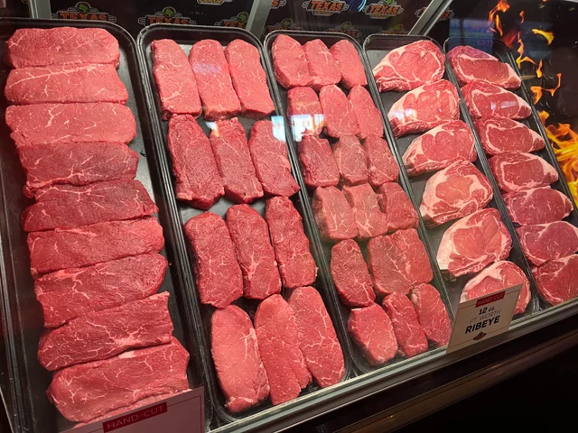 美国的预制菜真相：现场烹饪的幻觉？ —  新鲜食材烹饪, 美国快餐文化, 现场制作美食