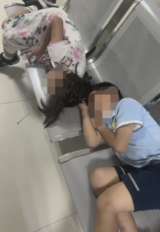 蛋糕惊魂：贵州孩子食物中毒事件揭秘 —  食物中毒事件, 贵州卫生安全, 家长视频删除要求