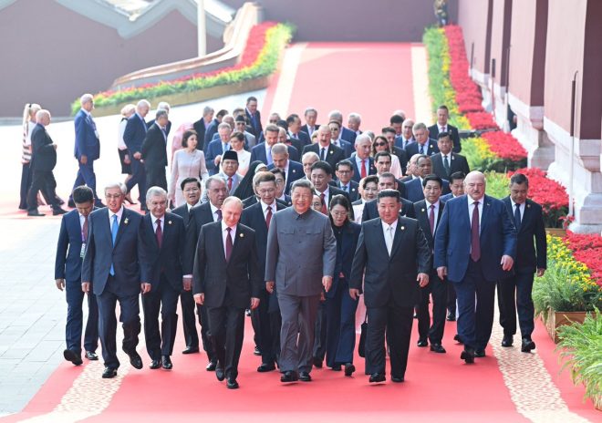 阅兵后的思考：习主席的接班人之谜 —  阅兵感想, 习主席未来, 海外华人意见