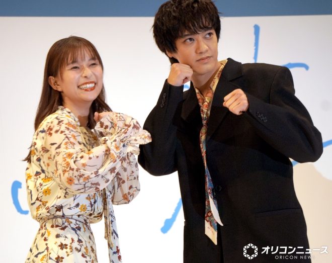"Controversial Method Acting: Kaito Takahashi Studies YouTube of Co-Star Kyoko Yoshine for 'Your Face Can't Cry' Japan Premiere! 🎬️ #YourFaceCantCry @kiminake_movie @yoshinekyoko" —  高橋海人の演技秀逸, 芳根京子の役作り解説, 映画『君の顔では泣けない』ジャパンプレミア舞台裏