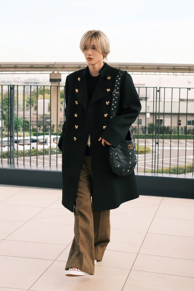 Controversial News: "道枝駿佑 Causes Stir at Airport in 'Valentino' Outfit for Paris Fashion Show! What's the Buzz? 🤔✈️🇫🇷 #FashionDrama" —  なにわ男子, 道枝駿佑, パリファッションショー
ヴァレンティノ, 空港登場, フランスコレクション
写真記事, みっちー, 2025春夏.