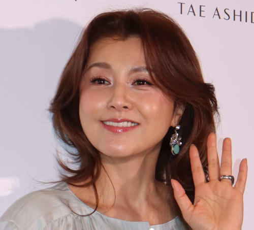 Fujihara Norika Celebrates "Son's" Birthday - Controversial Role in Musical Sparks Debate! —  
藤原紀香 ミュージカル
跡部景吾 誕生日 祝福
跡部瑛子 母親役祝福