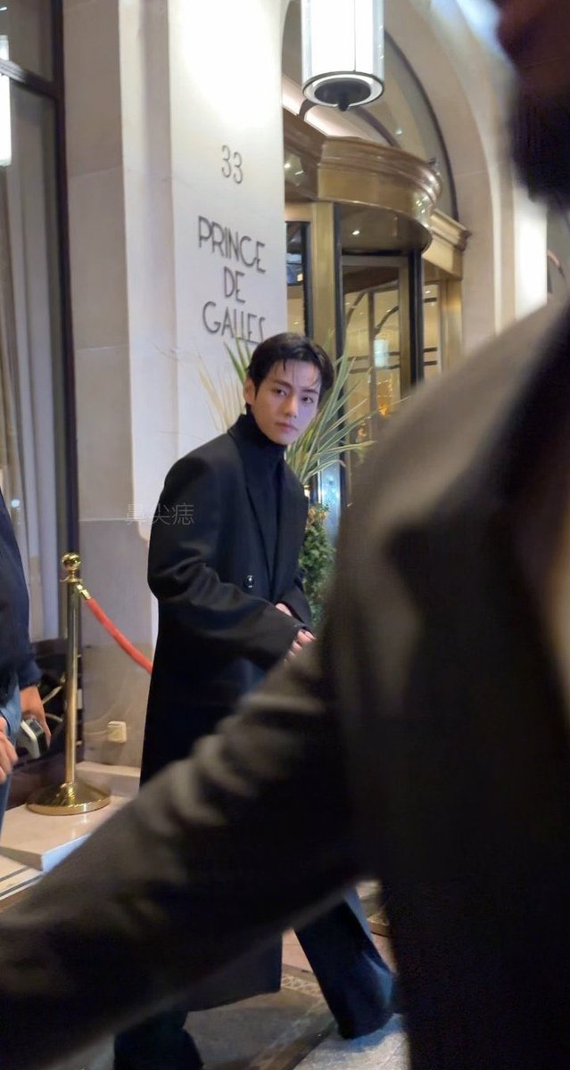 "V's Shocking Move at Paris Fashion Week Stuns Critics!" —  NEW TREND, FASHION REVOLUTION, STYLE EVOLUTION